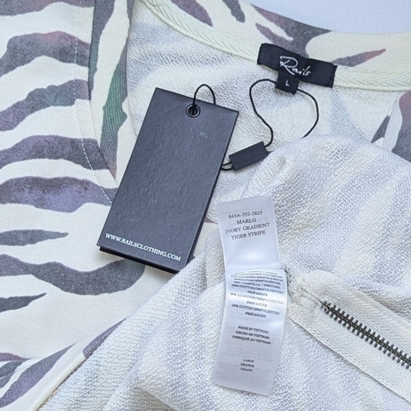 Rails Marlo Sweatshirt Tiger Print Side Zippers Cotton Poly Ivory Gradiant L NWT - Picture 15 of 16
